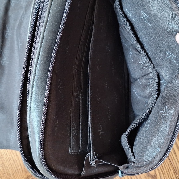 Brownish/Blackish Gloria Vanderbilt Classy Zippered Purse - Picture 3 of 5